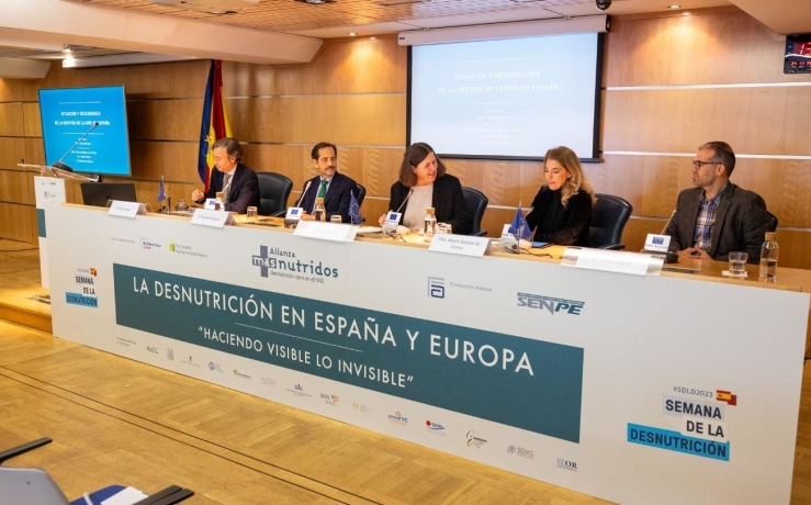 Table 2 (from left to right): Dr. Pablo Pérez, Mr. Manuel Arellano, Dr. Rosa Burgos, Ms. Marta Marbán and Dr. Pablo